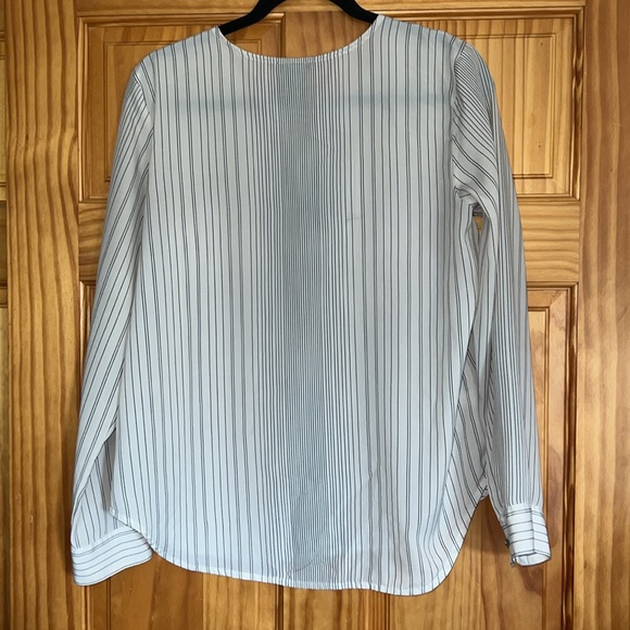 Ann Taylor Petite White & Navy Striped Keyhole Blouse [Size Large P] - Picture 8 of 12